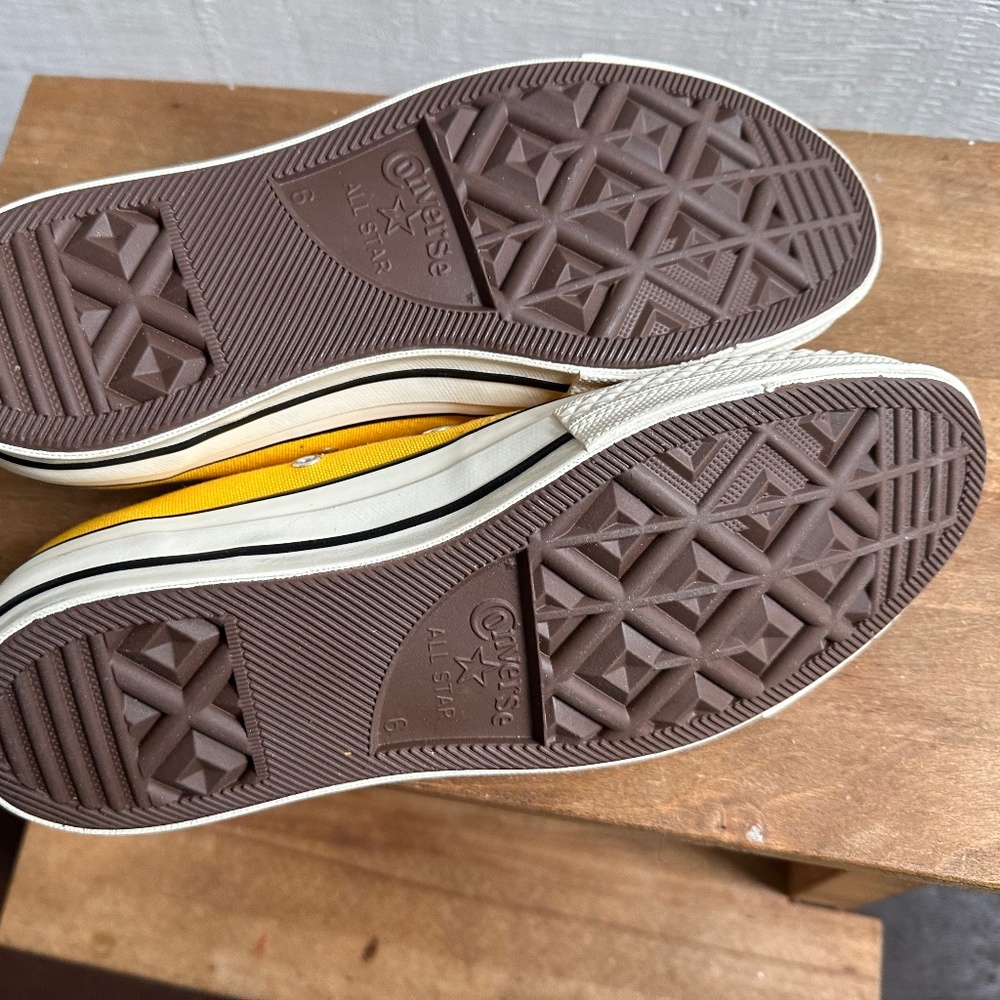 Converse - Picture 3 of 4